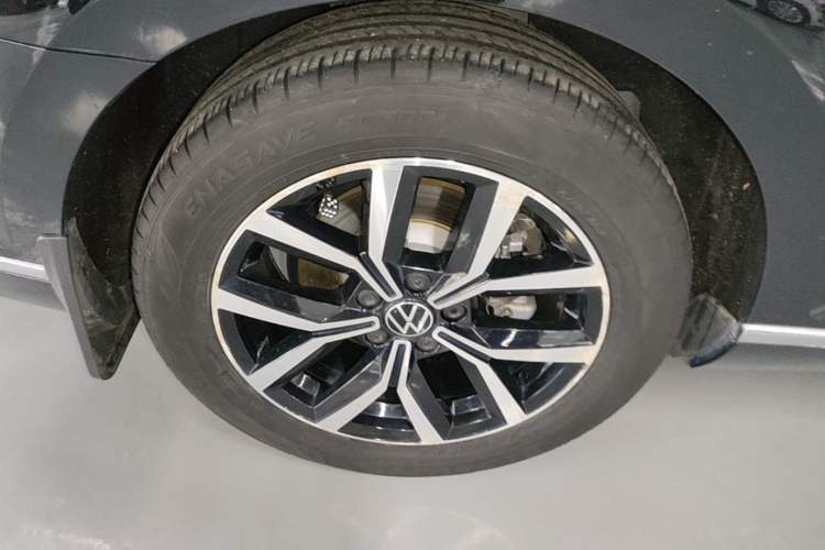 Used Volkswagen Magotan 2020 330TSI DSG Leading Model Right Rear Wheel Hub