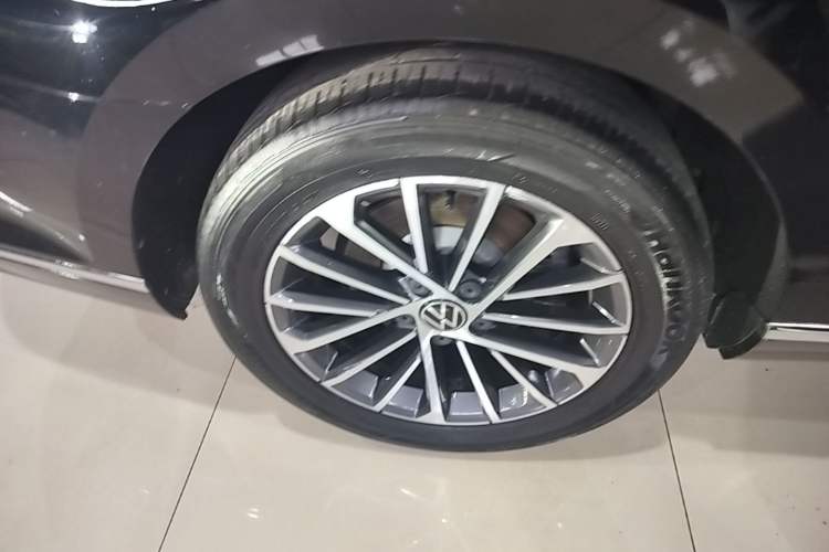 Used Volkswagen Magotan 2020 330TSI DSG Luxury Edition Right Rear Wheel Hub