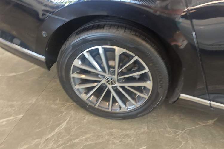 Used Volkswagen Magotan 2020 380TSI DSG Luxury Version Right Rear Wheel Hub