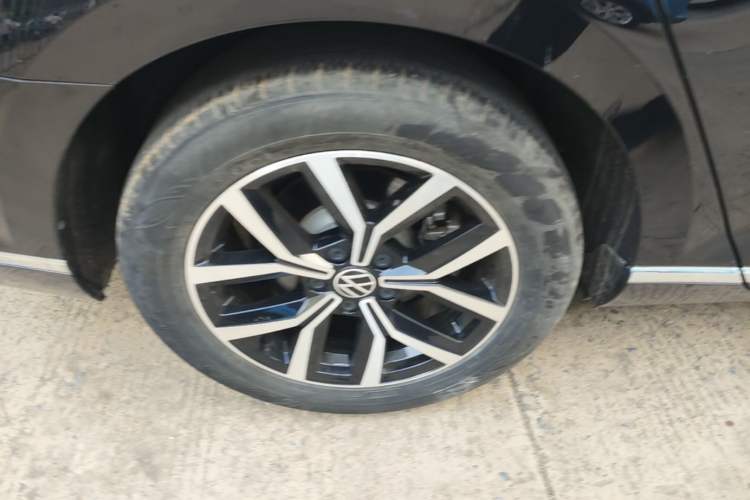 Used Volkswagen Magotan 2020 330TSI DSG Leading Model Right Rear Wheel Hub