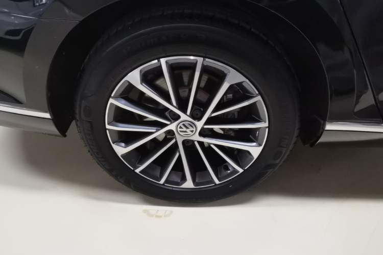 Used Volkswagen Magotan 2020 330TSI DSG Luxury Edition Right Rear Wheel Hub
