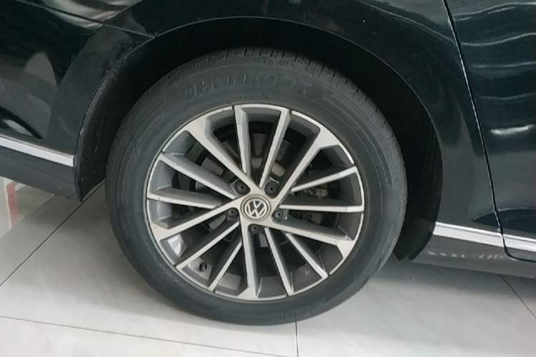 Used Volkswagen Magotan 2020 330TSI DSG Luxury Edition Right Rear Wheel Hub