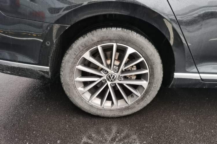 Used Volkswagen Magotan 2020 380TSI DSG Luxury Version Right Rear Wheel Hub