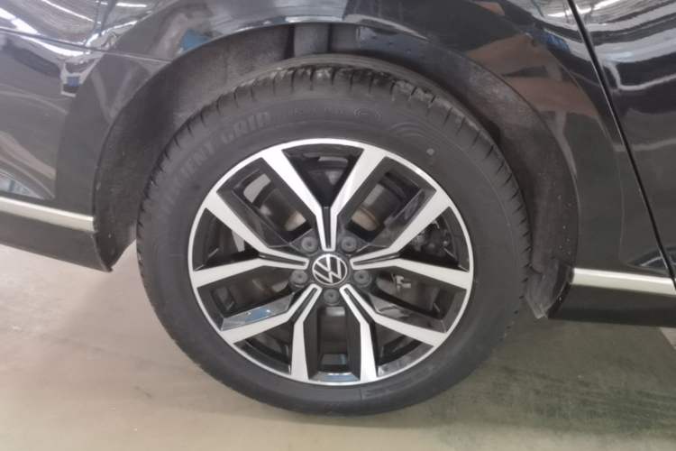 Used Volkswagen Magotan 2020 330TSI DSG Leading Model Right Rear Wheel Hub