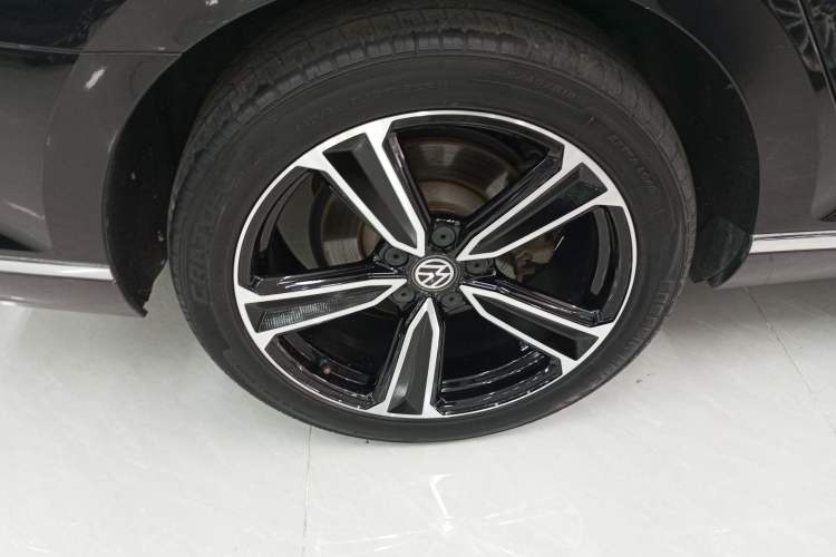 Used Volkswagen Magotan 2020 330TSI DSG Luxury Edition Right Rear Wheel Hub