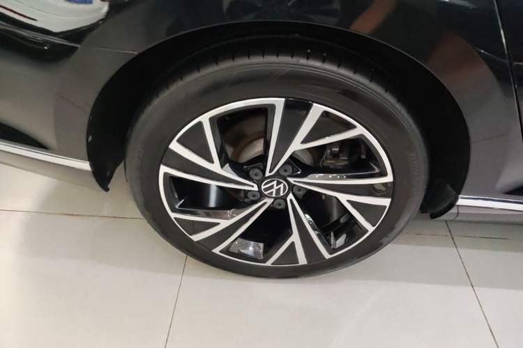 Used Volkswagen Magotan 2020 330TSI DSG Luxury Edition Right Rear Wheel Hub