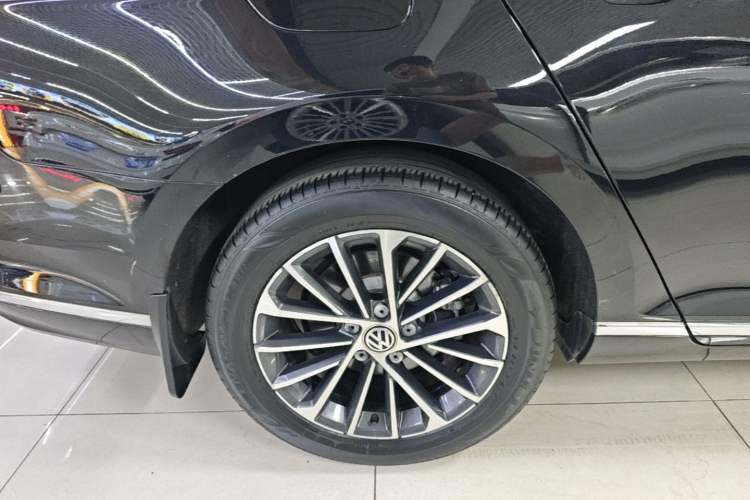 Used Volkswagen Magotan 2020 330TSI DSG Luxury Edition Right Rear Wheel Hub