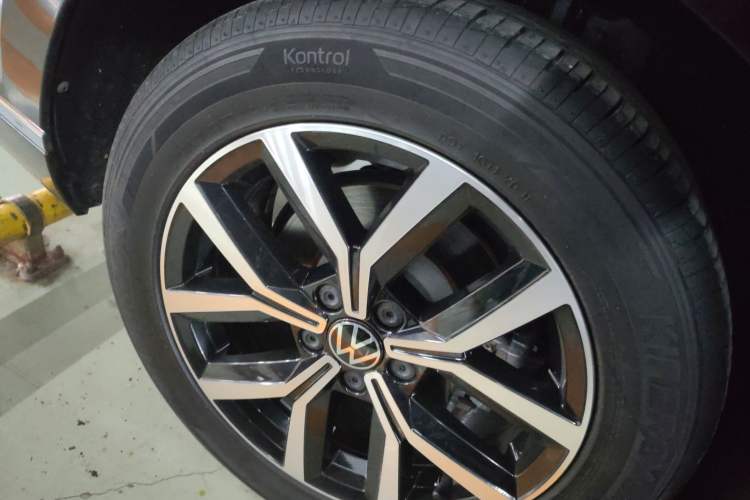 Used Volkswagen Magotan 2020 330TSI DSG Leading Model Right Rear Wheel Hub