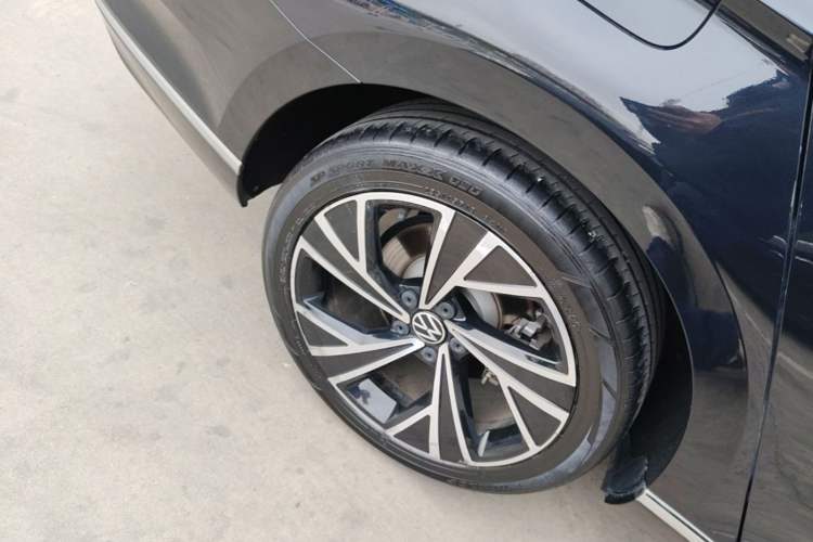 Used Volkswagen Magotan 2020 330TSI DSG Luxury Edition Right Rear Wheel Hub