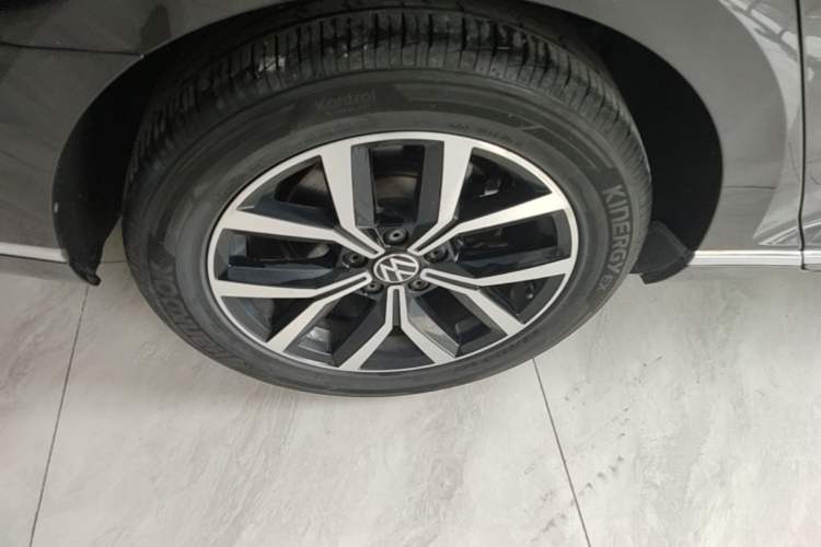 Used Volkswagen Magotan 2020 330TSI DSG Leading Model Right Rear Wheel Hub
