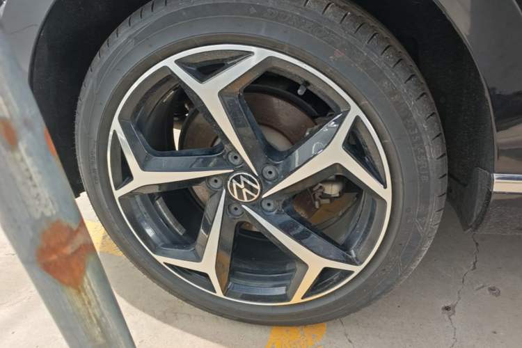 Used Volkswagen Magotan 2020 380TSI DSG Luxury Version Right Rear Wheel Hub