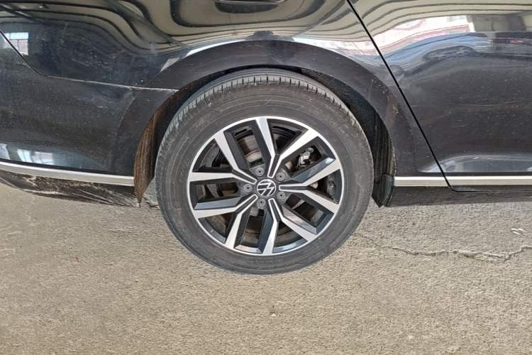 Used Volkswagen Magotan 2020 280TSI DSG Comfort Edition Right Rear Wheel Hub