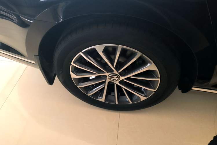 Used Volkswagen Magotan 2020 330TSI DSG Luxury Edition Right Rear Wheel Hub