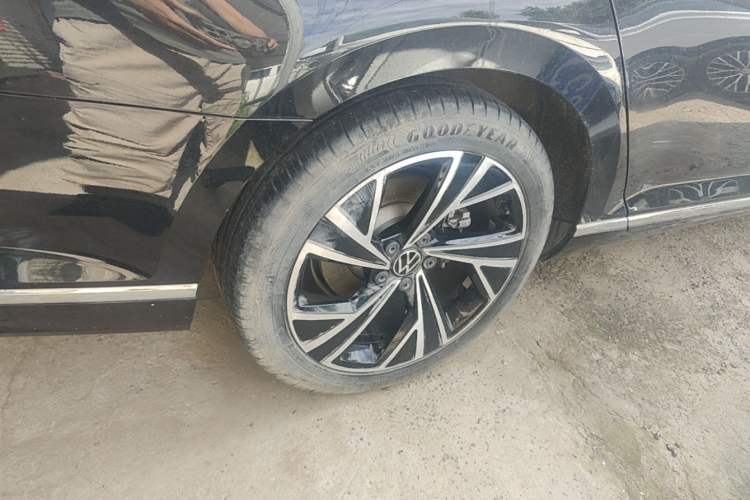 Used Volkswagen Magotan 2020 330TSI DSG Luxury Edition Right Rear Wheel Hub