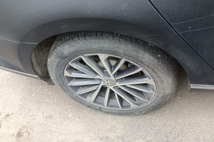 Used Volkswagen Magotan 2020 330TSI DSG Luxury Edition Right Rear Wheel Hub
