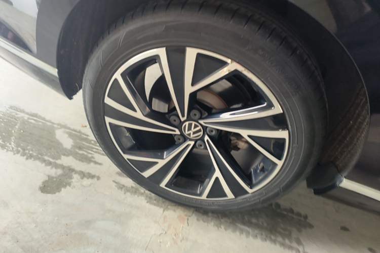 Used Volkswagen Magotan 2020 330TSI DSG Luxury Edition Right Rear Wheel Hub