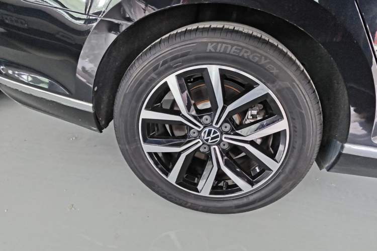 Used Volkswagen Magotan 2020 280TSI DSG Comfort Edition Right Rear Wheel Hub