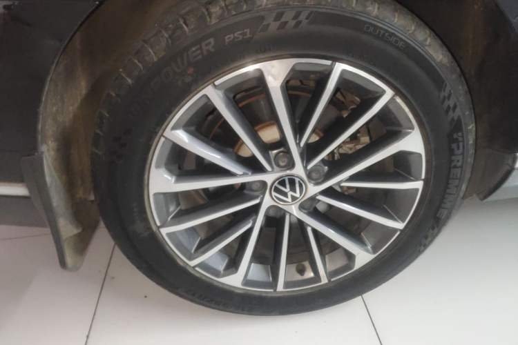 Used Volkswagen Magotan 2020 330TSI DSG Luxury Edition Right Rear Wheel Hub