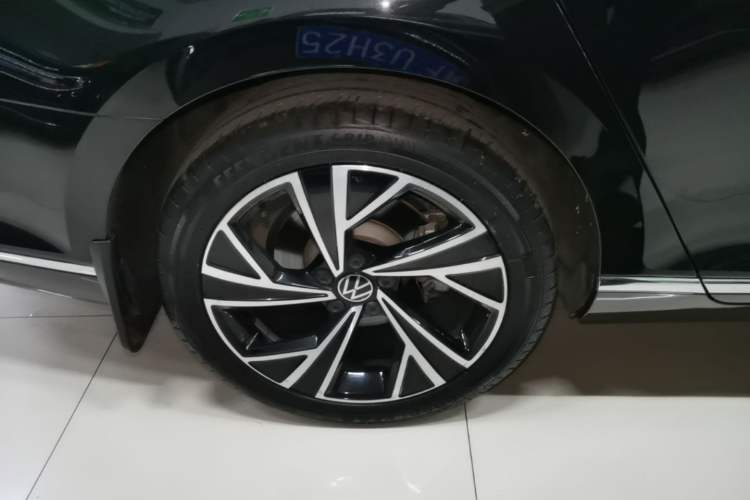 Used Volkswagen Magotan 2020 330TSI DSG Luxury Edition Right Rear Wheel Hub