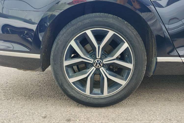 Used Volkswagen Magotan 2020 330TSI DSG Leading Model Right Rear Wheel Hub