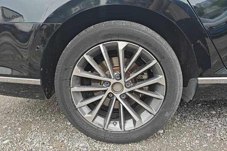 Used Volkswagen Magotan 2020 380TSI DSG Luxury Version Right Rear Wheel Hub