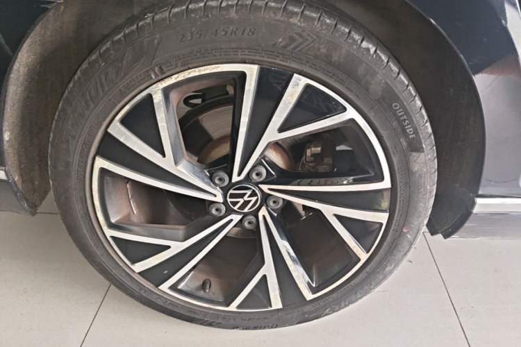 Used Volkswagen Magotan 2020 330TSI DSG Luxury Edition Right Rear Wheel Hub