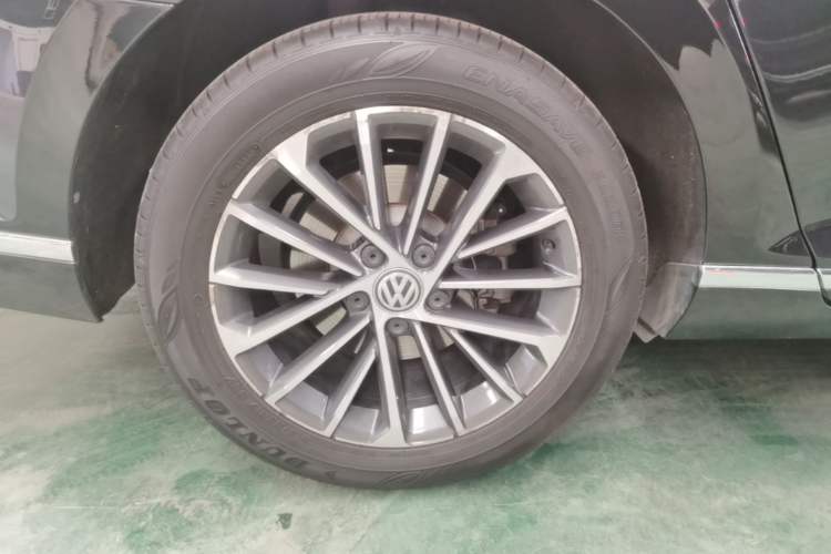 Used Volkswagen Magotan 2020 330TSI DSG Luxury Edition Right Rear Wheel Hub