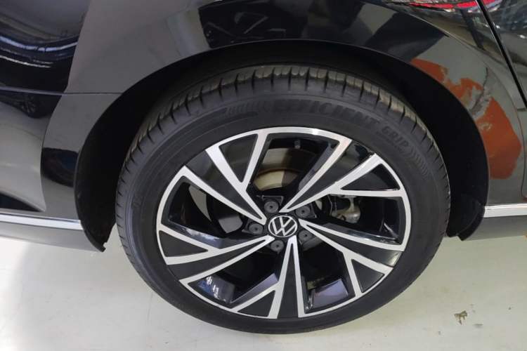 Used Volkswagen Magotan 2020 330TSI DSG Luxury Edition Right Rear Wheel Hub