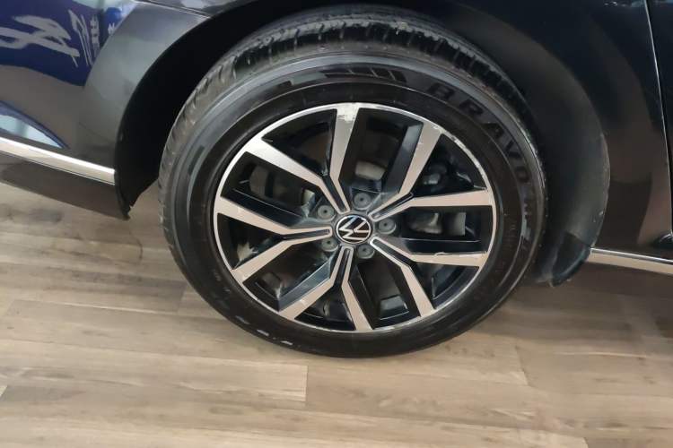 Used Volkswagen Magotan 2020 330TSI DSG Leading Model Right Rear Wheel Hub