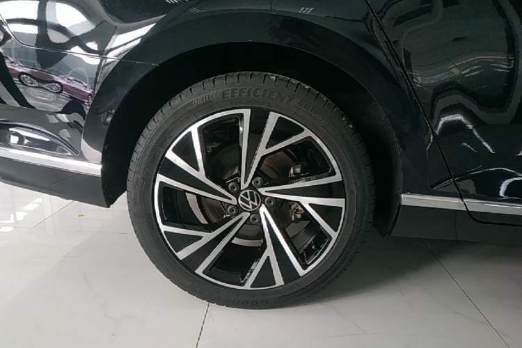 Used Volkswagen Magotan 2020 330TSI DSG Luxury Edition Right Rear Wheel Hub
