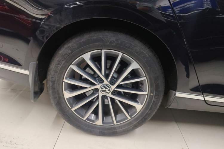 Used Volkswagen Magotan 2020 330TSI DSG Luxury Edition Right Rear Wheel Hub