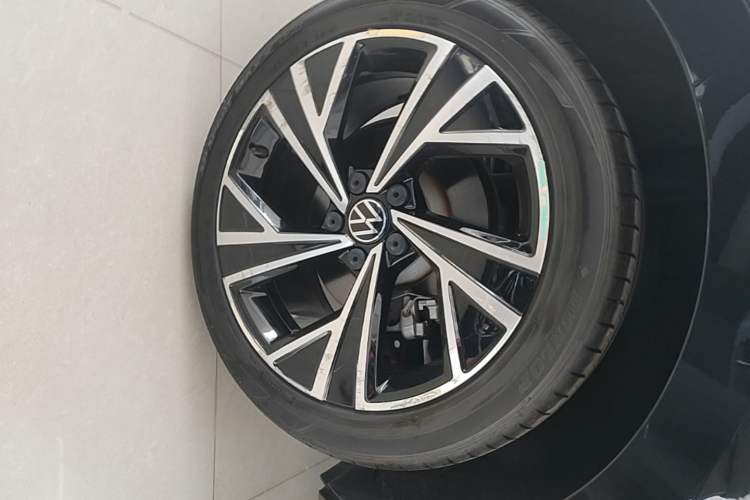 Used Volkswagen Magotan 2020 330TSI DSG Luxury Edition Right Rear Wheel Hub