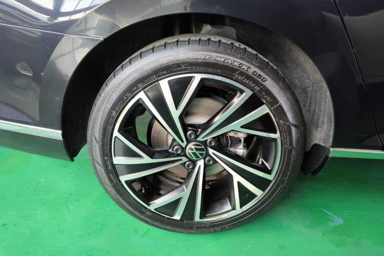 Used Volkswagen Magotan 2020 330TSI DSG Luxury Edition Right Rear Wheel Hub