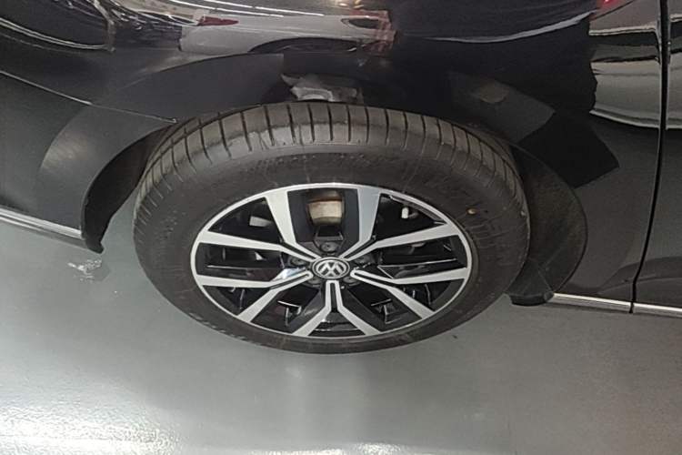 Used Volkswagen Magotan 2020 330TSI DSG Leading Model Right Rear Wheel Hub