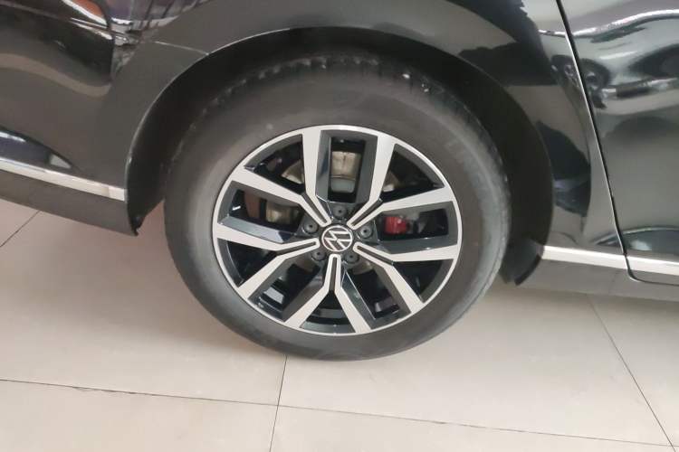 Used Volkswagen Magotan 2020 330TSI DSG Luxury Edition Right Rear Wheel Hub