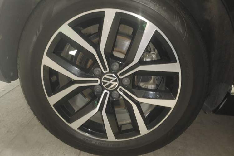 Used Volkswagen Magotan 2020 330TSI DSG Leading Model Right Rear Wheel Hub