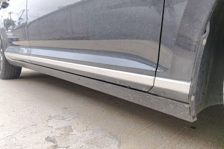Used Volkswagen Magotan 2020 280TSI DSG Comfort Edition Right Side Sill