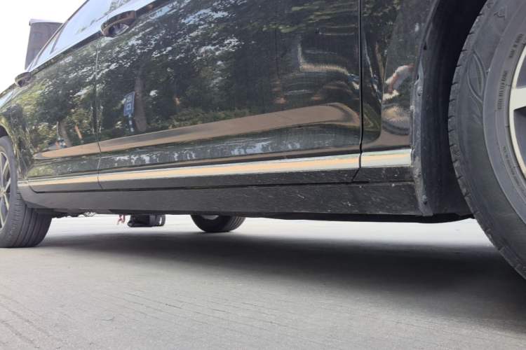 Used Volkswagen Magotan 2020 280TSI DSG Comfort Edition Right Side Sill