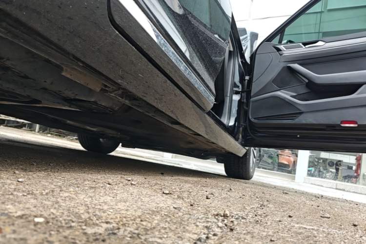 Used Volkswagen Magotan 2020 330TSI DSG Luxury Edition Right Side Sill