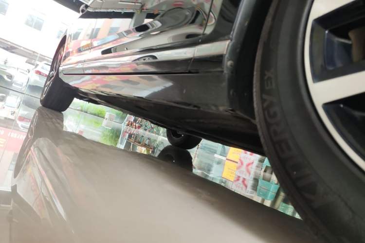 Used Volkswagen Magotan 2020 330TSI DSG Leading Model Right Side Sill