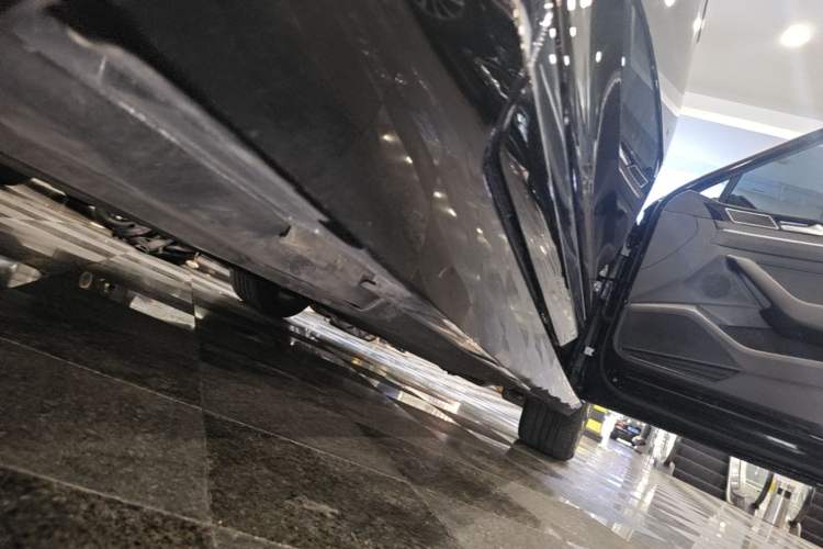Used Volkswagen Magotan 2020 330TSI DSG Luxury Edition Right Side Sill
