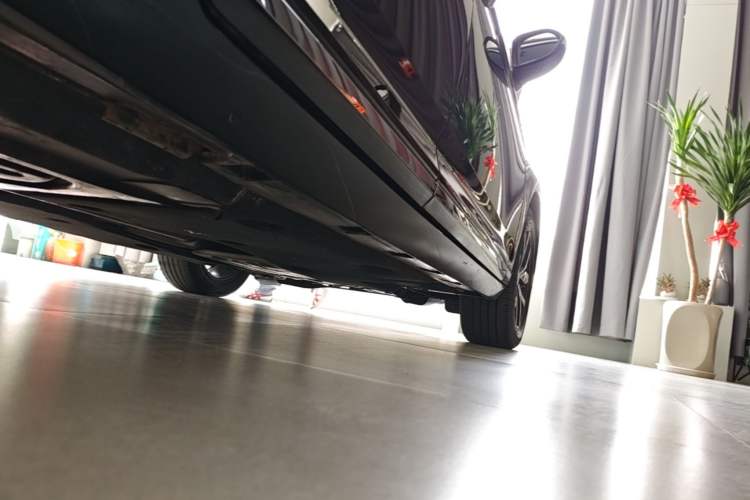 Used Volkswagen Magotan 2020 280TSI DSG Comfort Edition Right Side Sill