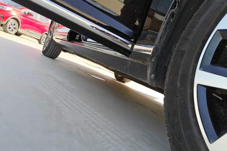 Used Volkswagen Magotan 2020 330TSI DSG Leading Model Right Side Sill