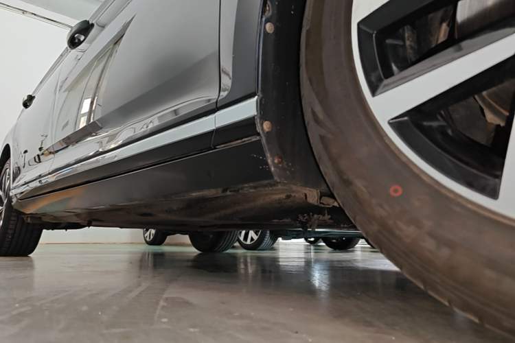 Used Volkswagen Magotan 2020 330TSI DSG Leading Model Right Side Sill