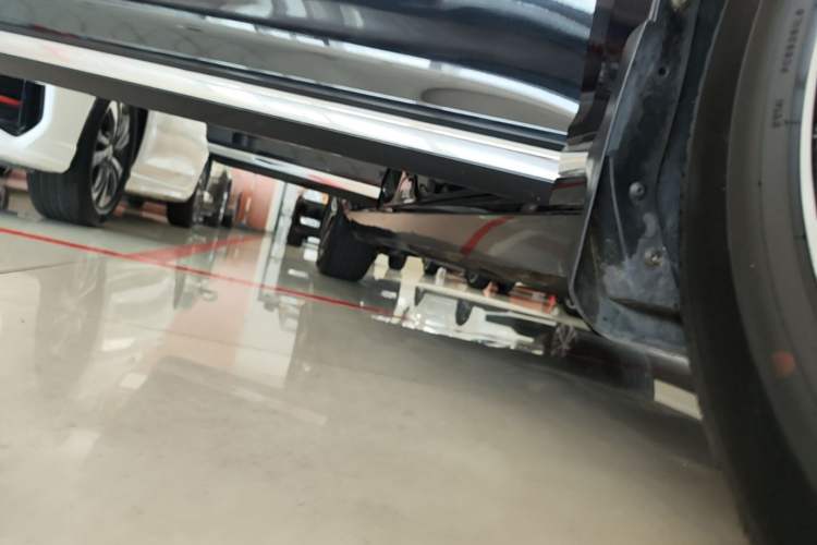 Used Volkswagen Magotan 2020 280TSI DSG Comfort Edition Right Side Sill