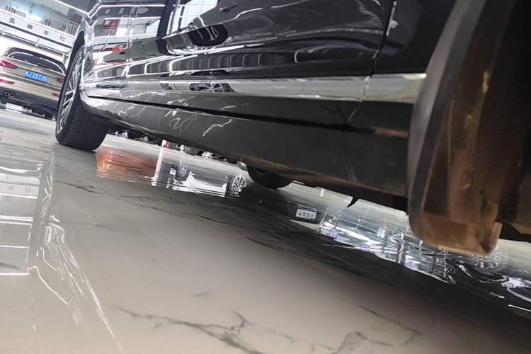 Used Volkswagen Magotan 2020 330TSI DSG Luxury Edition Right Side Sill