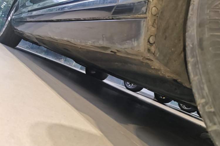 Used Volkswagen Magotan 2020 280TSI DSG Comfort Edition Right Side Sill