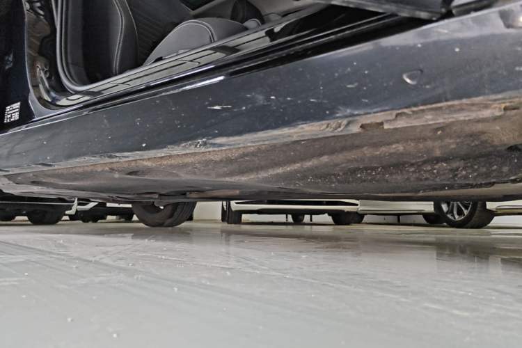 Used Volkswagen Magotan 2020 280TSI DSG Comfort Edition Right Side Sill
