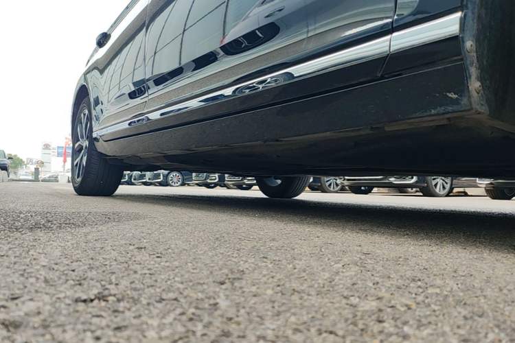 Used Volkswagen Magotan 2020 330TSI DSG Leading Model Right Side Sill