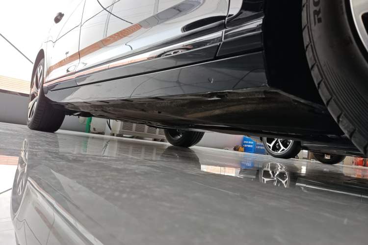 Used Volkswagen Magotan 2020 330TSI DSG Leading Model Right Side Sill